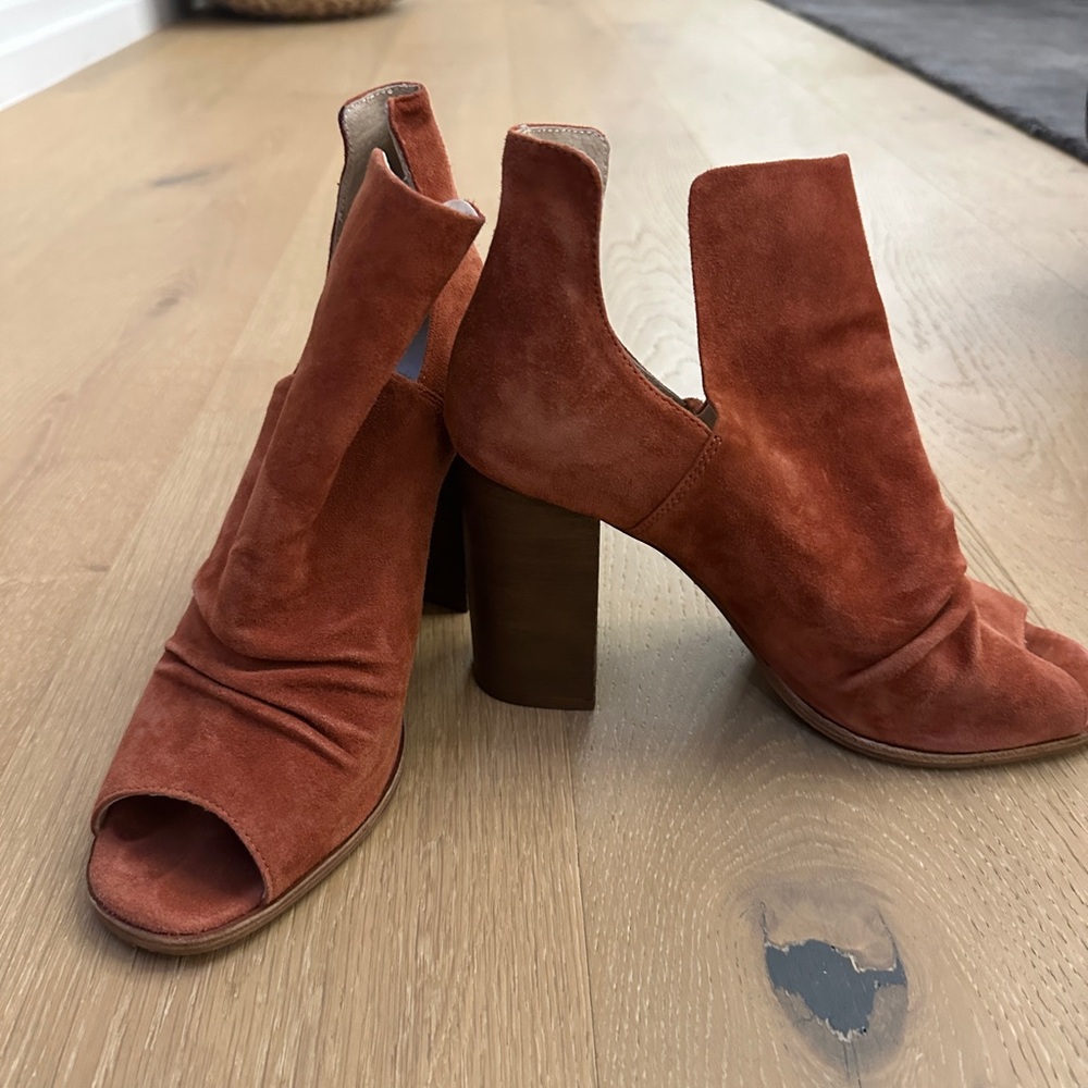 42 GOLD Rust Suede Peep-Toe Heeled Boots